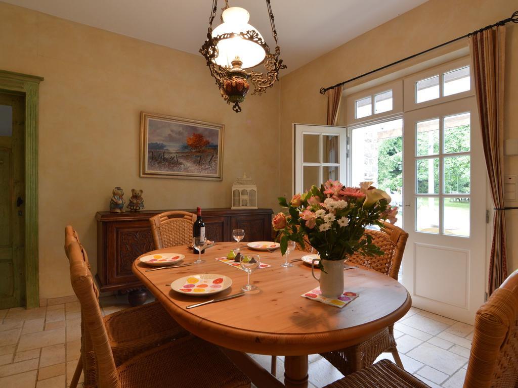 Furnished Bungalow In Monceau En Ardenne With Garden BarbecueOizy 部屋 写真