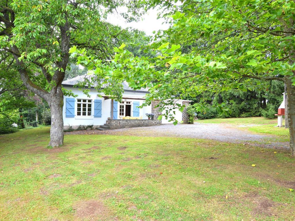 Furnished Bungalow In Monceau En Ardenne With Garden BarbecueOizy 部屋 写真